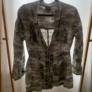 Vince Camuto gray camo cargo jacket